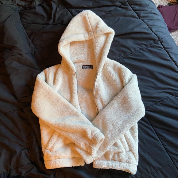 Abercrombie & Fitch Jackets & Blazers - ACCEPTING OFFERS A&F hooded sherpa jacket